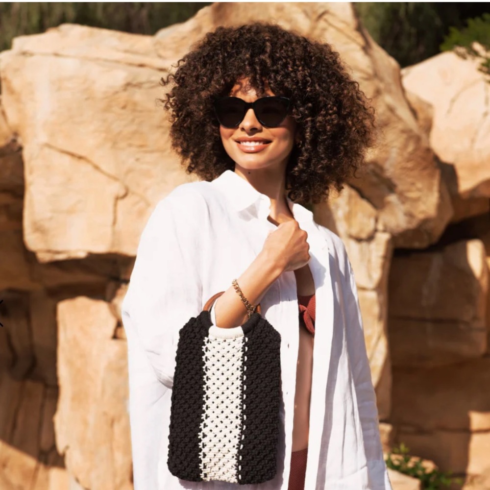 CURATEUR Laude The Label Gabby - Mini Macrame Bag : Black & White w Wood Handle